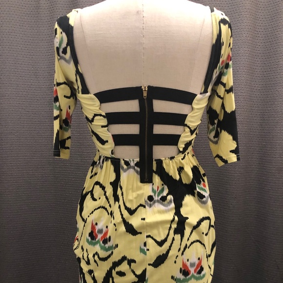 *sold* Loose Fitting Dress Sexy Back - Picture 2 of 2